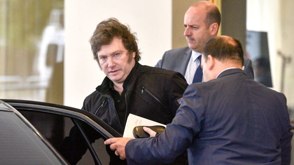 A7BTYXRRUFAPBAW42UBD3UE6VQ