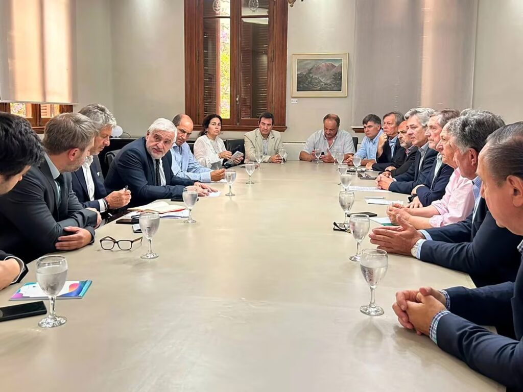 photo_4902660578489773046_w