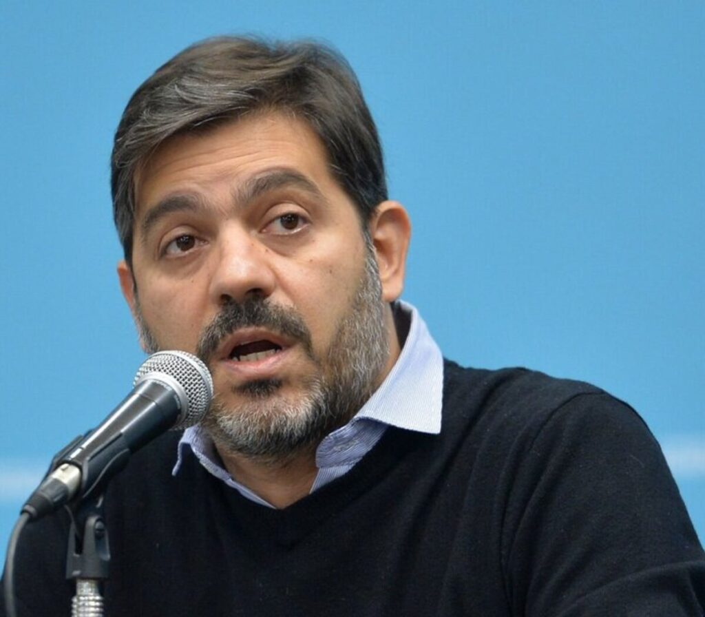 photo_4904912378303458322_y