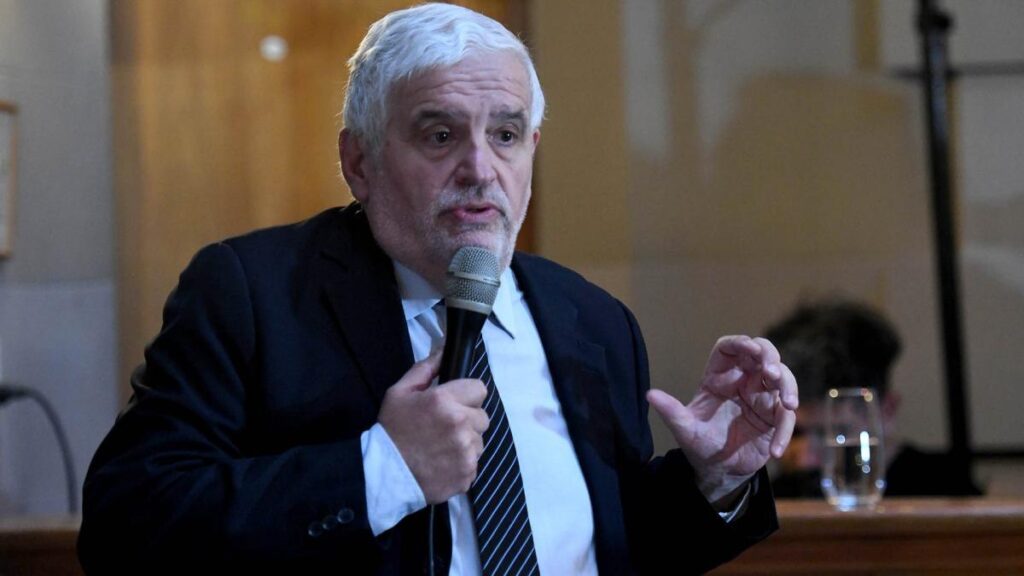 photo_4906712085564599375_y