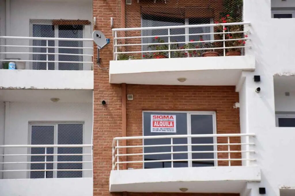 photo_4906712085564599389_y