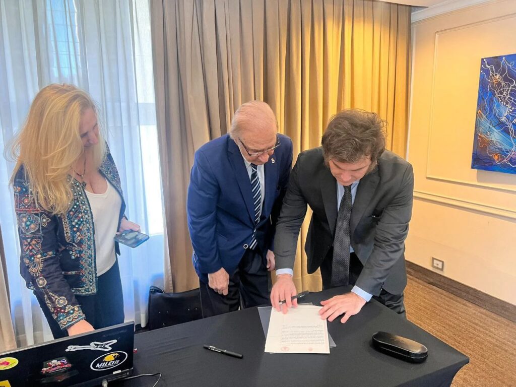 photo_5181442245633616989_y