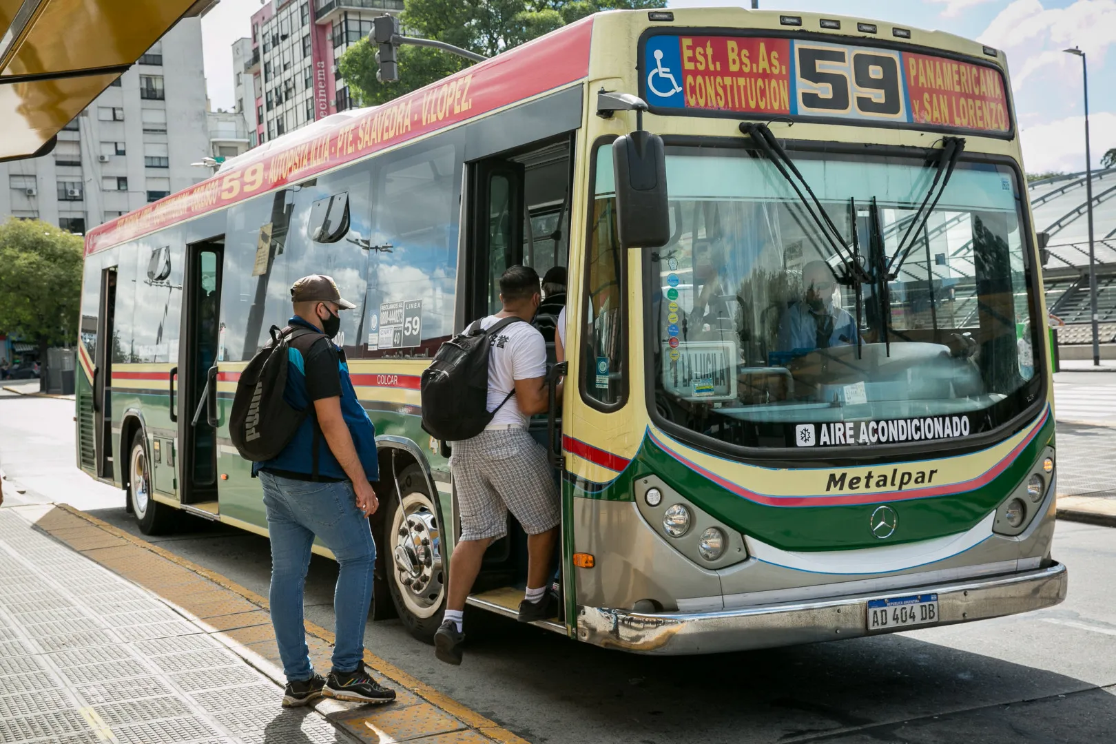 Subas en el transporte: nuevo costo del boleto de colectivo y tren a partir del lunes