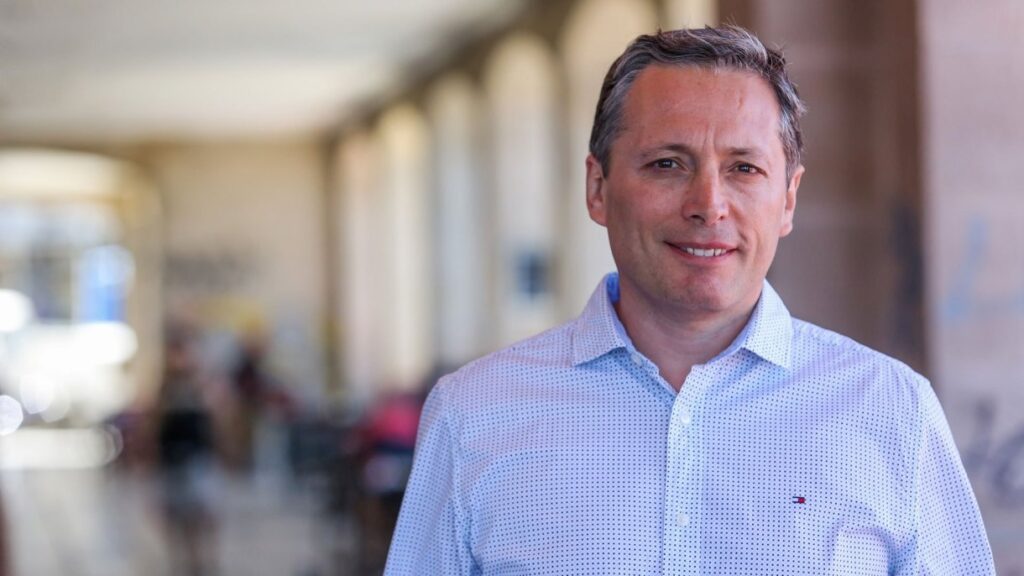 photo_4967611401812159642_y