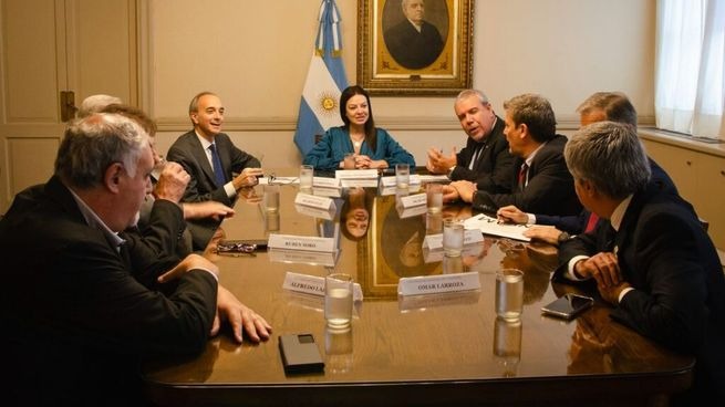 sandra-pettovello-junto-las-auto