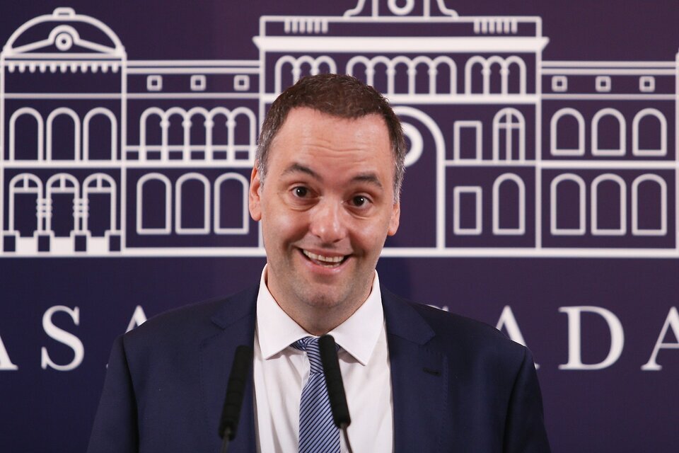 874086-manuel-20adorni-20na