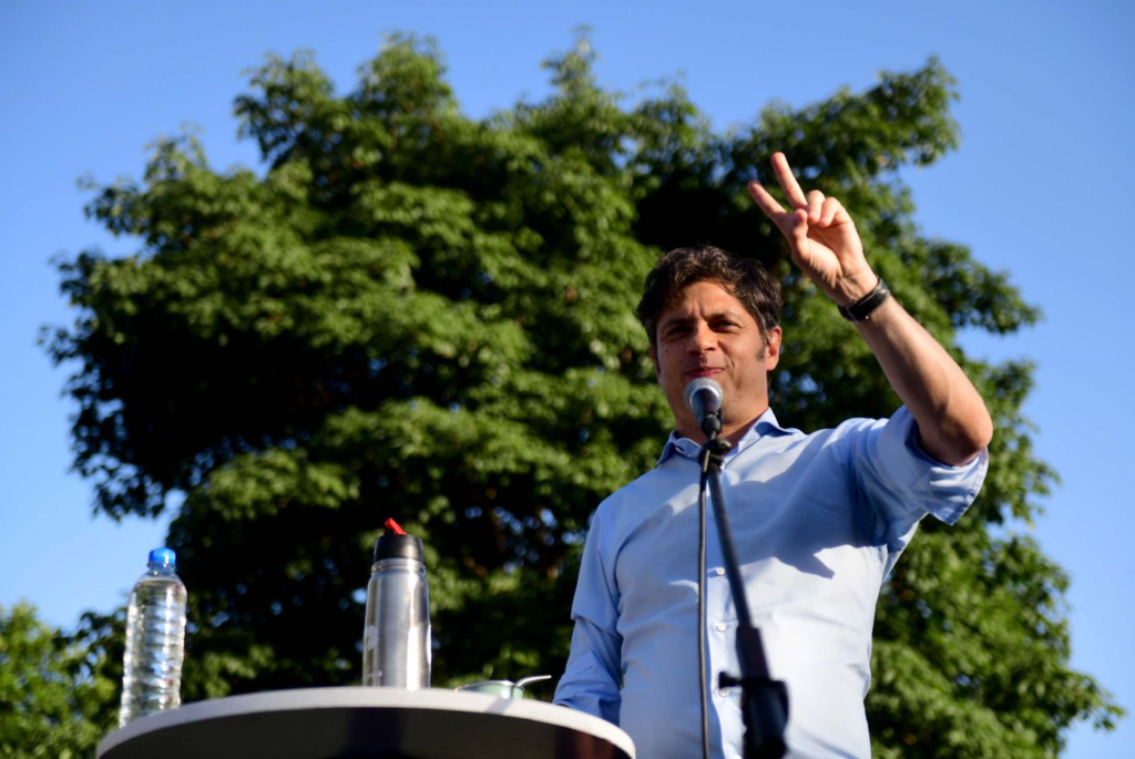 mateada-axel-kicillof-plaza-malv