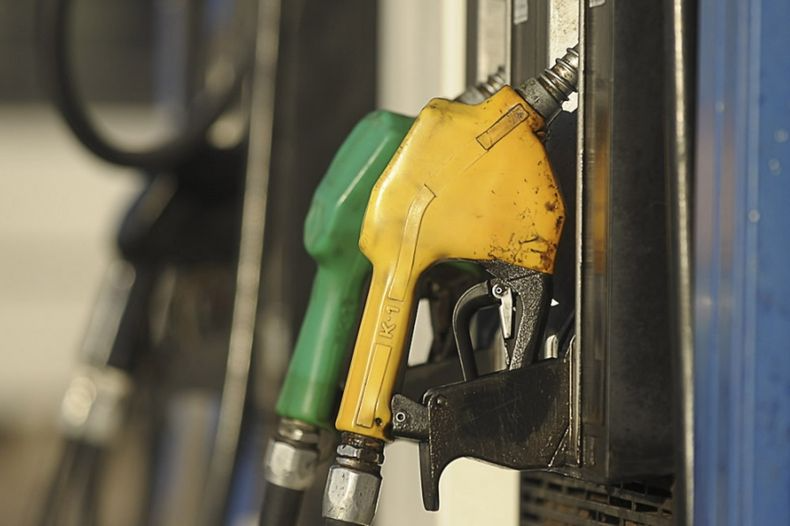 surtidores-nafta-gasoil-estacion