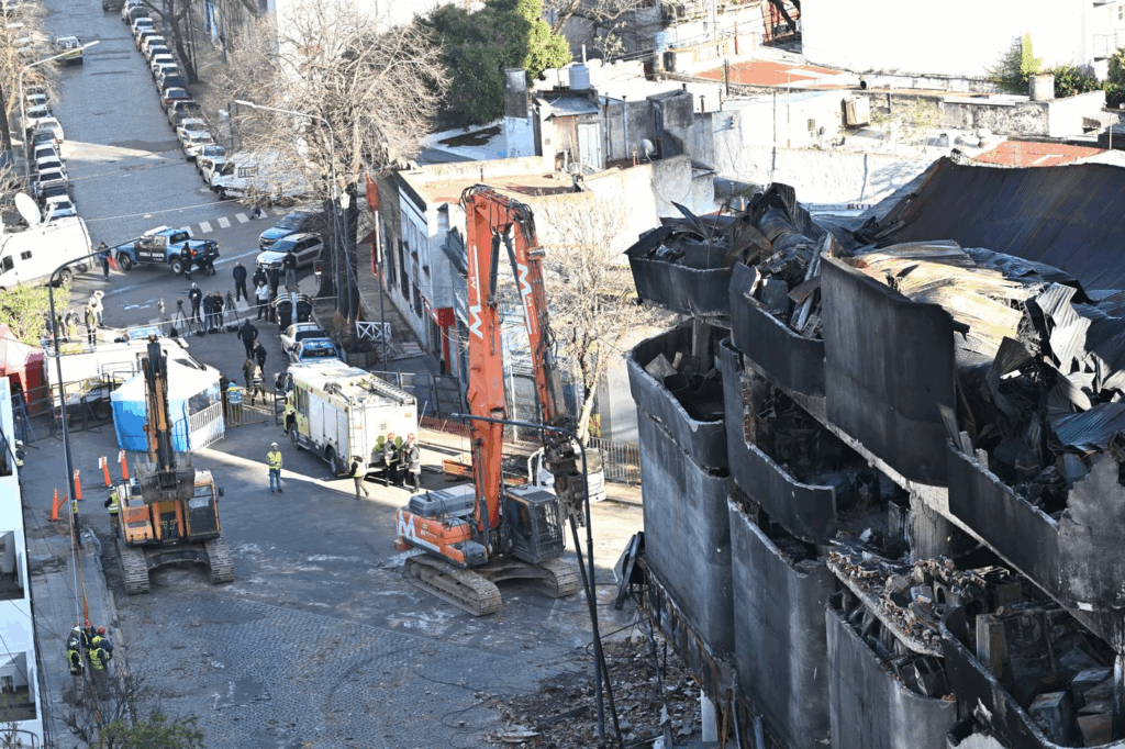 demolicion-deposito-diagonal-77