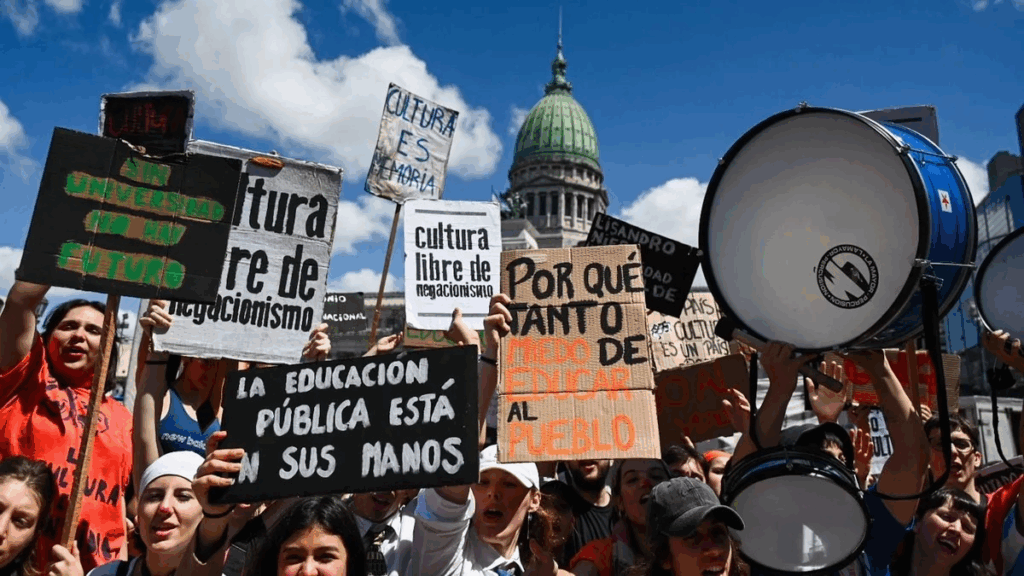 nota-1747189-otra-peligra-univer (1)