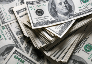pila-de-billetes-de-cien-dólares