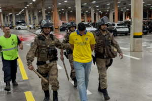 un-hincha-de-boca-fue-detenido-por-gestos-KJ2WNZP56ZAWZASBKENEP3JX6Q