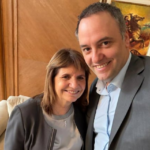 Patricia Bullrich cruzó a Manuel Adorni, le exigió que presente su declaración jurada