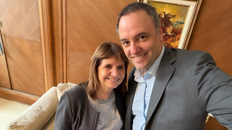 la-jefa-de-bloque-de-la-libertad-avanza-en-el-senado-patricia-bullrich-en-una-reunion-con-el-jefe-de-gabinete-manuel-adorni-foto-x-madorni-7YN3ZPTI7ZCQJOZPNS6SSMG5OY