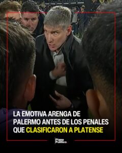 Martín Palermo arengando a los jugadores de Platense antes de la definición por penales