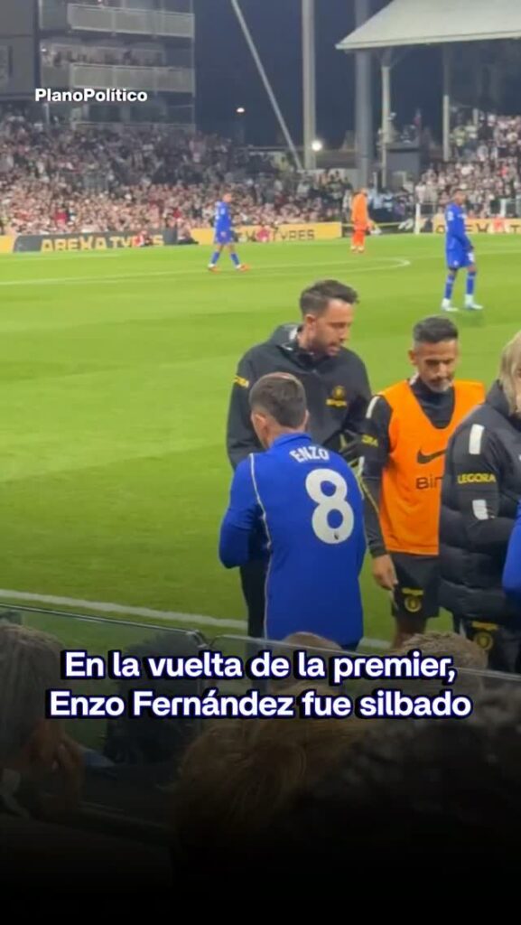 Enzo Fernández durante un partido con la camiseta del Chelsea en la Premier League