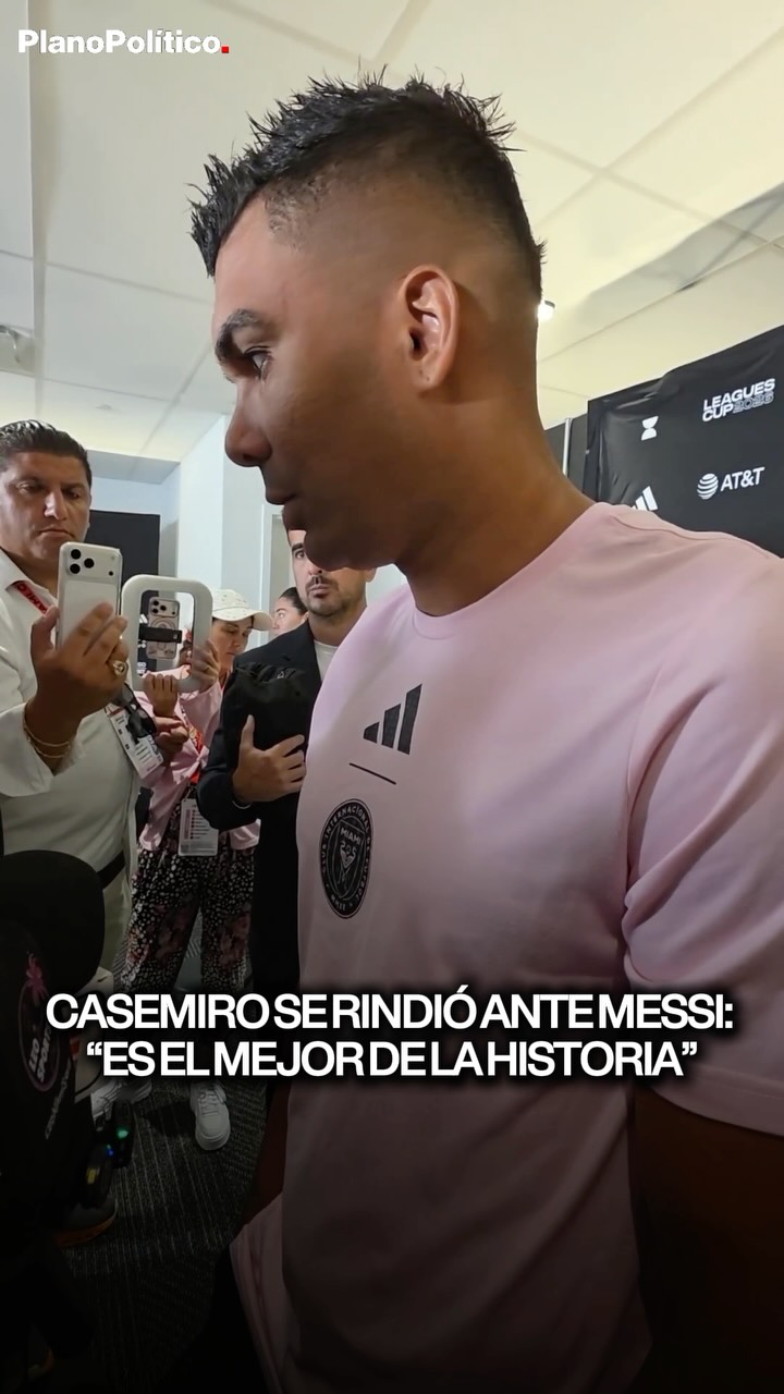Lionel Messi ingresando al campo de juego recibiendo ovación del público