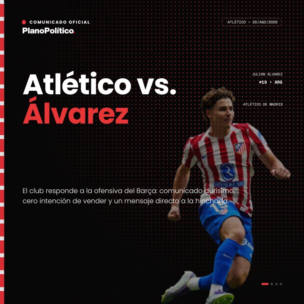 Julián Álvarez con la camiseta del Atlético de Madrid durante un partido oficial