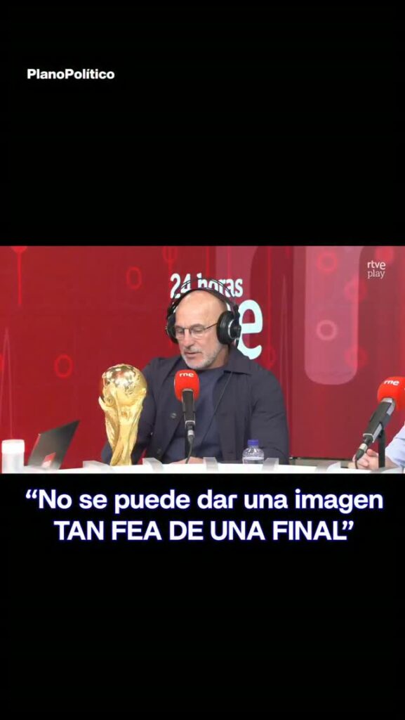 Luis de la Fuente hablando en conferencia de prensa tras la final del torneo internacional