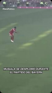 Jamal Musiala en el suelo tras recibir un golpe durante el partido del Bayern Múnich