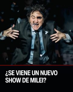Javier Milei hablando frente a un atril en un evento empresarial internacional