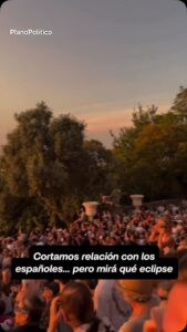 Vista del eclipse solar parcial desde Barcelona, España