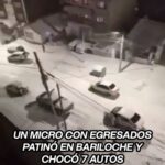 Un micro con estudiantes egresados chocó siete autos tras patinar en la nieve en Bariloche