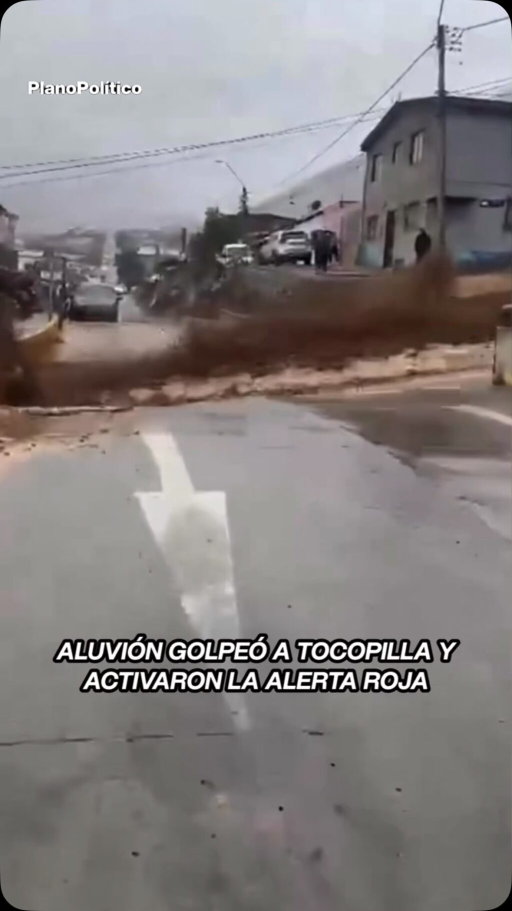 Calles inundadas con piedras y sedimentos tras aluvión en Tocopilla Chile