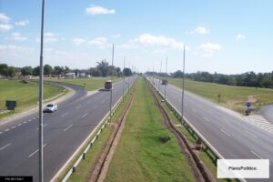 Ruta nacional argentina en estado de deterioro por falta de mantenimiento