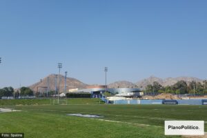 futbolista-fosa-cancha