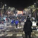 Manifestación contra la Ley de Tierras terminó con gases, corridas y un fuerte operativo policial en el Congreso