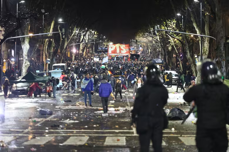 la-protesta-fue-desactivada-con-gases-y-balas-de-LDJPGL6UNZEVHLU5A5TIL32YCM