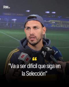 Leandro Paredes vistiendo la camiseta de la Selección Argentina durante un partido