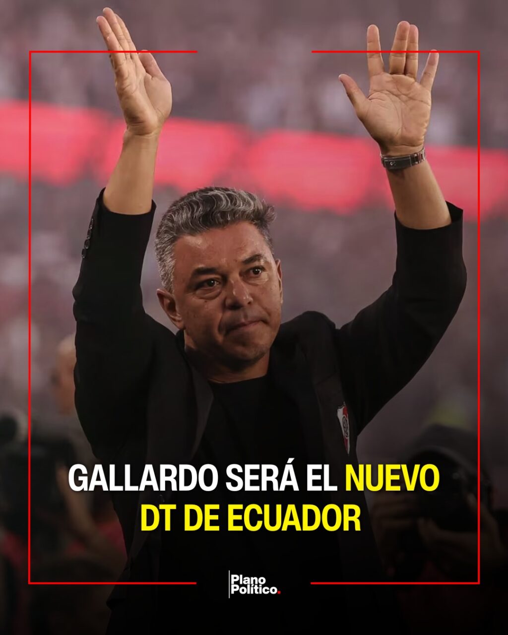 Marcelo Gallardo posando con la camiseta de la selección ecuatoriana tras su anuncio oficial