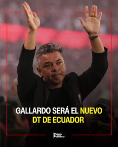 Marcelo Gallardo posando con la camiseta de la selección ecuatoriana tras su anuncio oficial