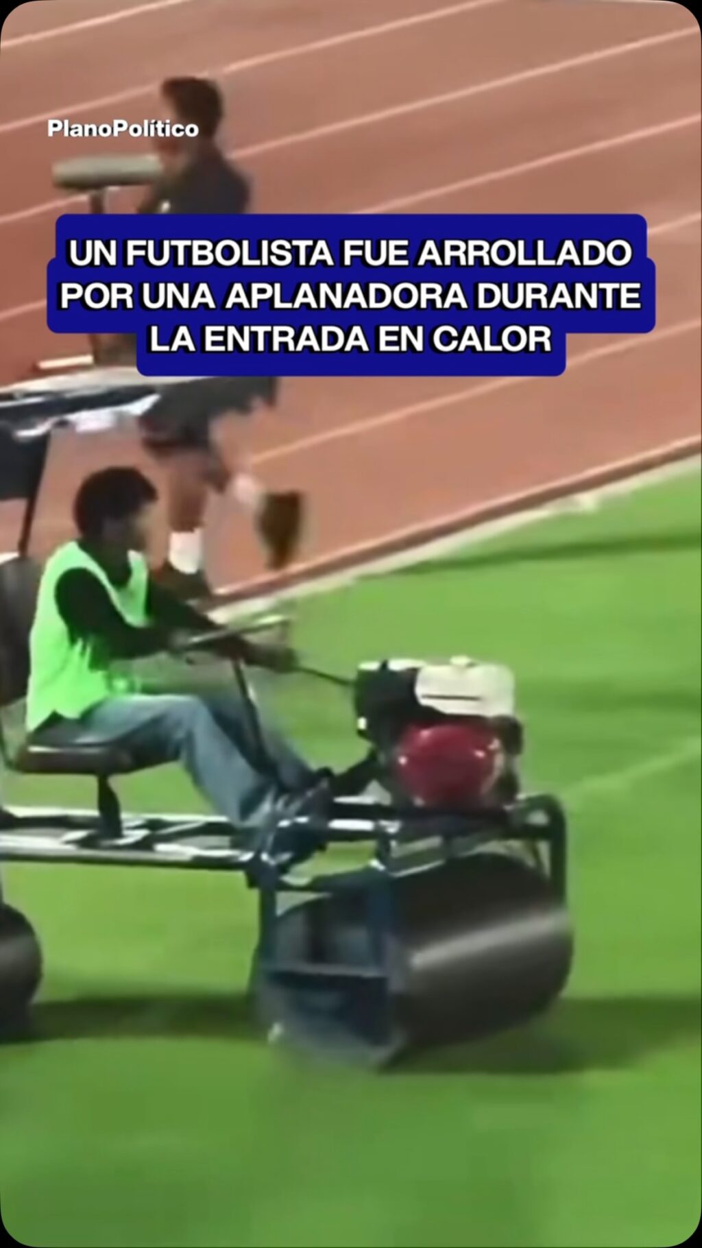 Mediocampista inglés Andros Townsend en momento del accidente con maquinaria de mantenimiento en estadio tailandés