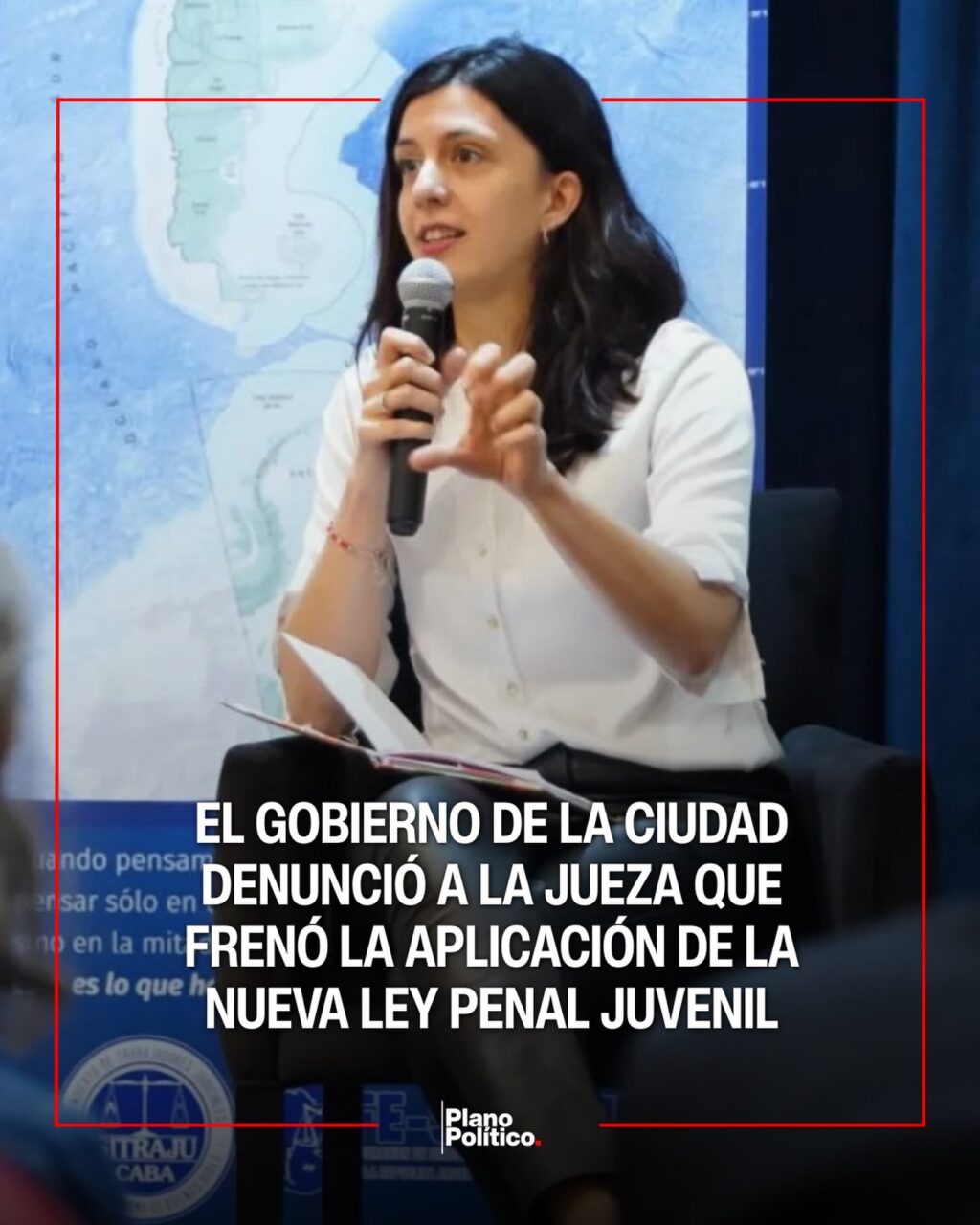 Ministro Gabino Tapia durante presentación de denuncia judicial en despacho oficial