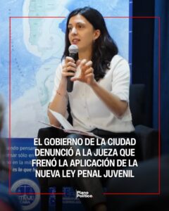 Ministro Gabino Tapia durante presentación de denuncia judicial en despacho oficial