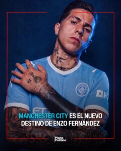 Enzo Fernández con la camiseta del Manchester City en el estadio