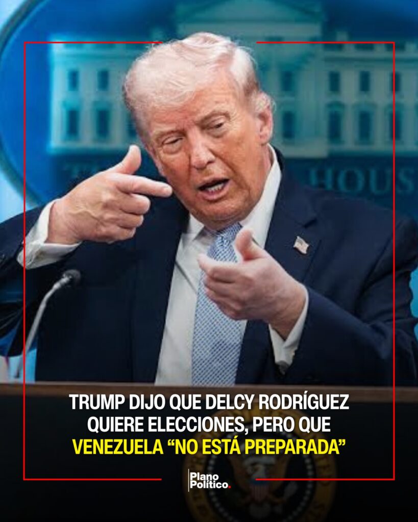 Donald Trump durante declaraciones sobre la situación política en Venezuela y Delcy Rodríguez