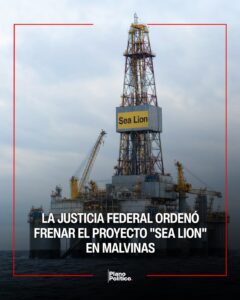 Vista aérea de plataforma petrolera en aguas del Atlántico Sur cerca de Malvinas