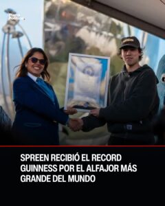 Alfajor gigante de más de tres mil kilos en Buenos Aires