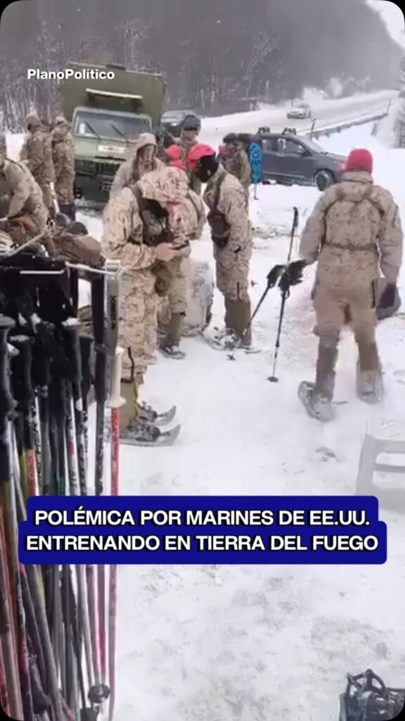 Infantes de Marina durante entrenamiento conjunto en zona montañosa de Tierra del Fuego