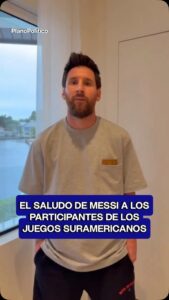 Lionel Messi con la camiseta de la selección argentina saludando a cámara