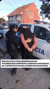 Motocicletas secuestradas dispuestas en fila tras operativo policial en cementerio municipal