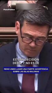 Primer ministro británico Andy Burnham hablando ante la Cámara de los Comunes en Londres