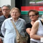 El Gobierno anuncia un bono para jubilados y pensionados en octubre: montos y requisitos para cobrarlo completo