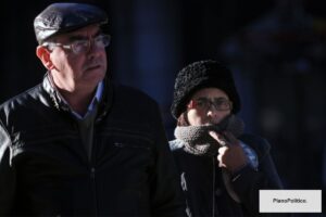 Viento fuerte en Buenos Aires con árboles moviéndose