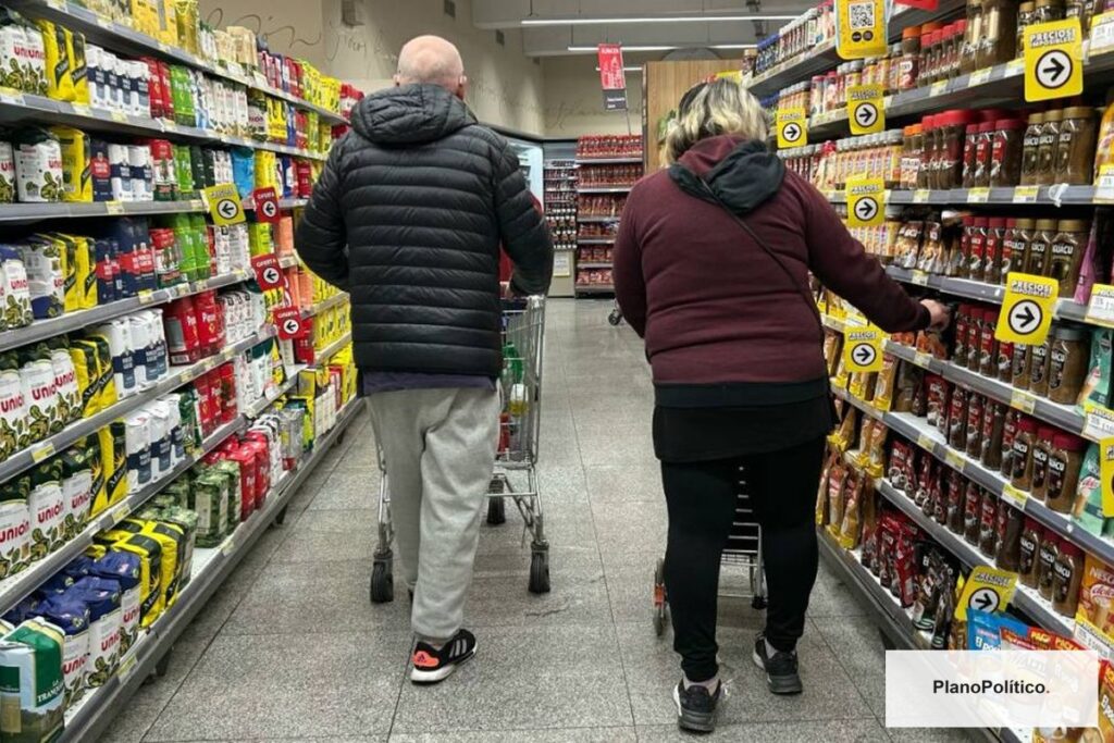 Ciudadanos argentinos preocupados por la economía y situación social del país