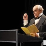 Leyrado encarna a Sarmiento en el teatro y marca diferencias con Milei